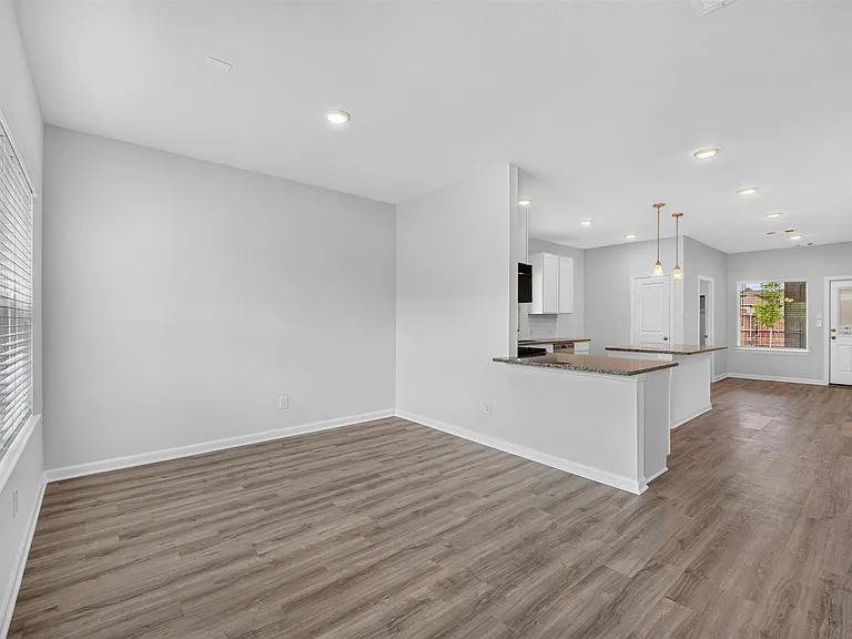 1421 Marcella Ln — Photo 5