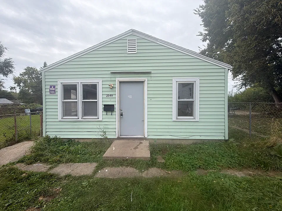 2049 N Gale Ave