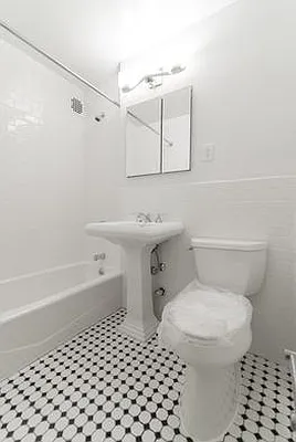 Rented by Bond New York | media 10