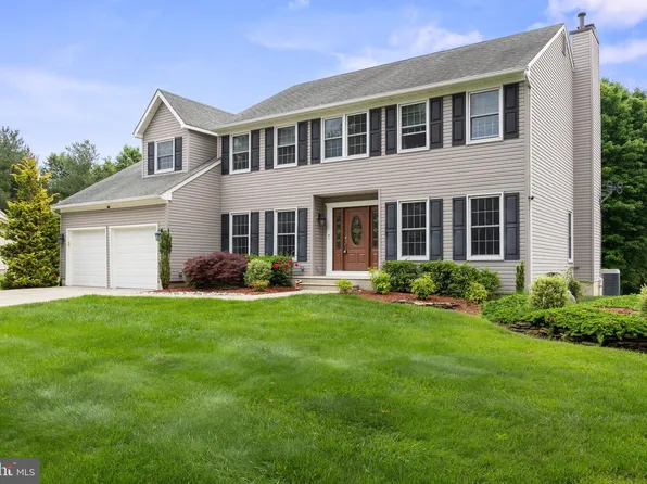 9 Kensington Dr, Eastampton, NJ 08060