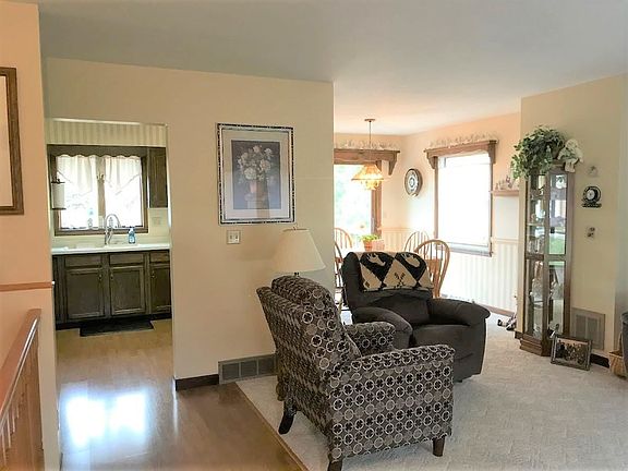 2nd image of 504 Hillside Dr
