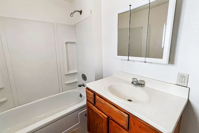 135 S 10th St #2 — Photo 7