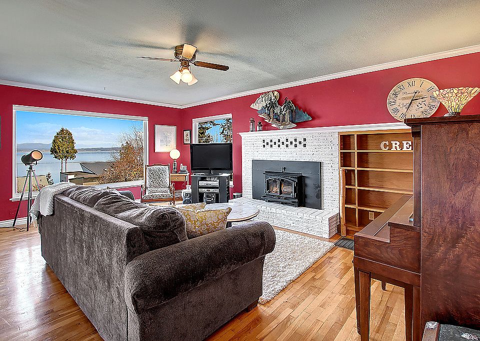 1st image of 1312 Country Club Dr