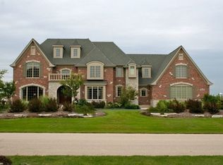 39W085 Lookout Ln, St Charles, IL 60175