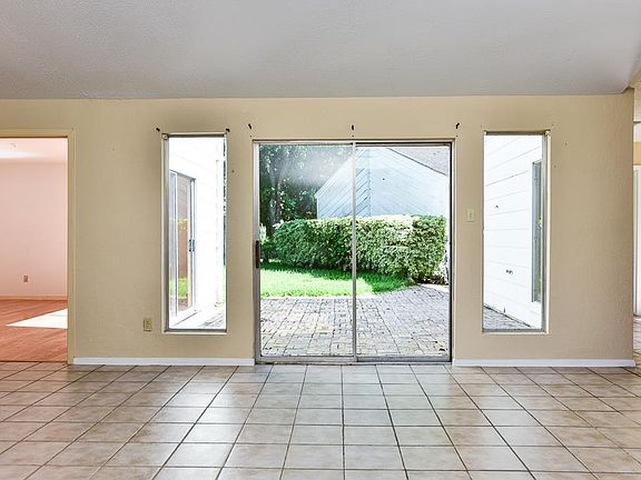 5th image of 20219 Laurel Lock Dr