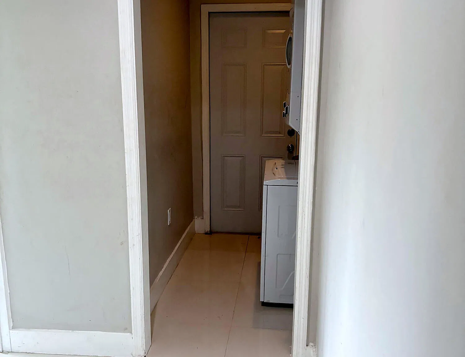 4 bed, 2.0 bath, 2504 sqft, $3,000 — Photo 1