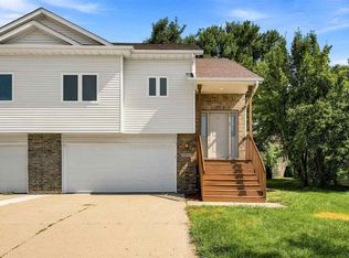2042 Northland Cir, Coralville, IA 52241