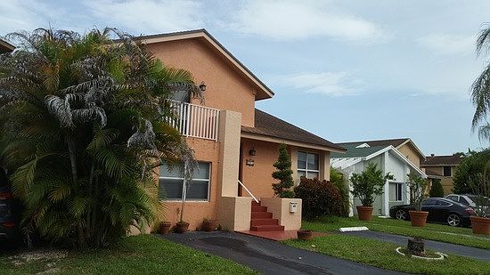 1st image of 948 NW 106 Avenue Cir