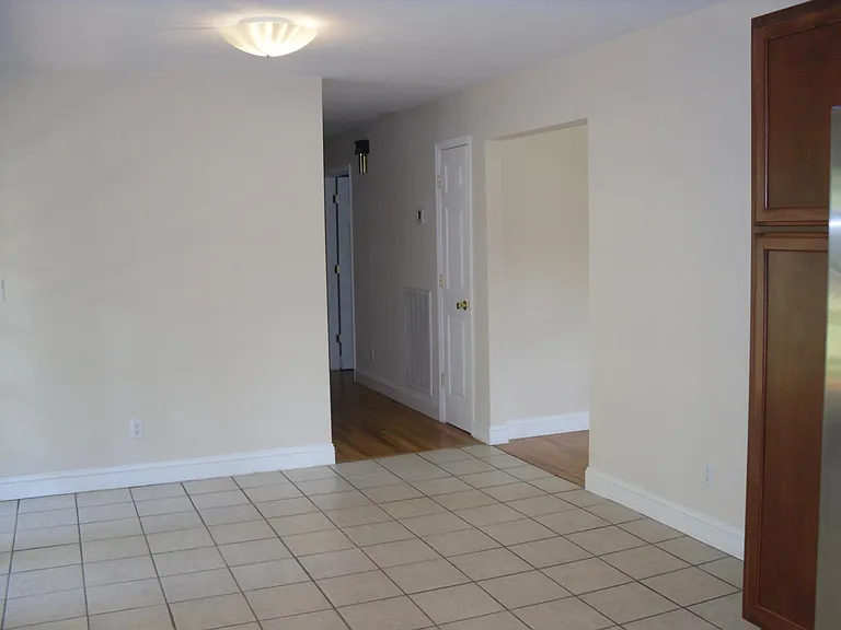 983 E Valley Dr — Photo 8