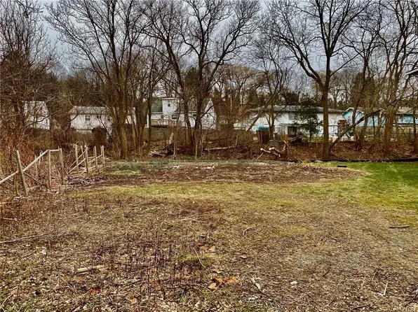 223 Seneca Dr, Syracuse, NY 13205