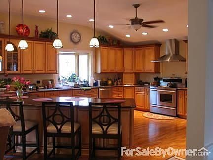 New Kitchen
						:
						Gourmet Kitchen, SS Appl, Ceasarstone counter, custom cab