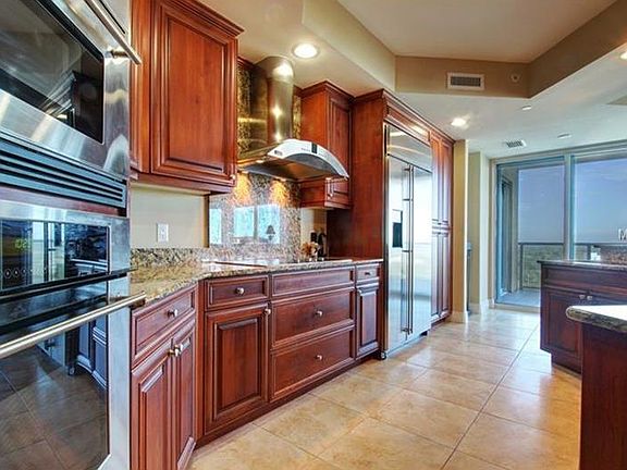 5th image of 400 Beach Dr NE Unit 1101