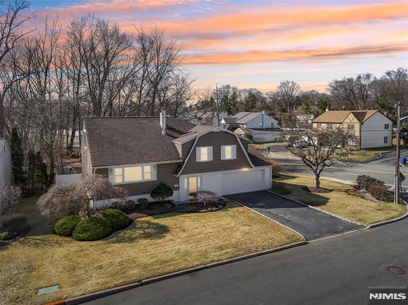 1 Ruckner Rd, Westwood, NJ 07675