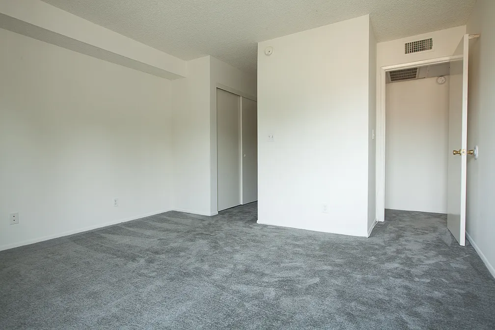 2 bed, $4,000 — Photo 4
