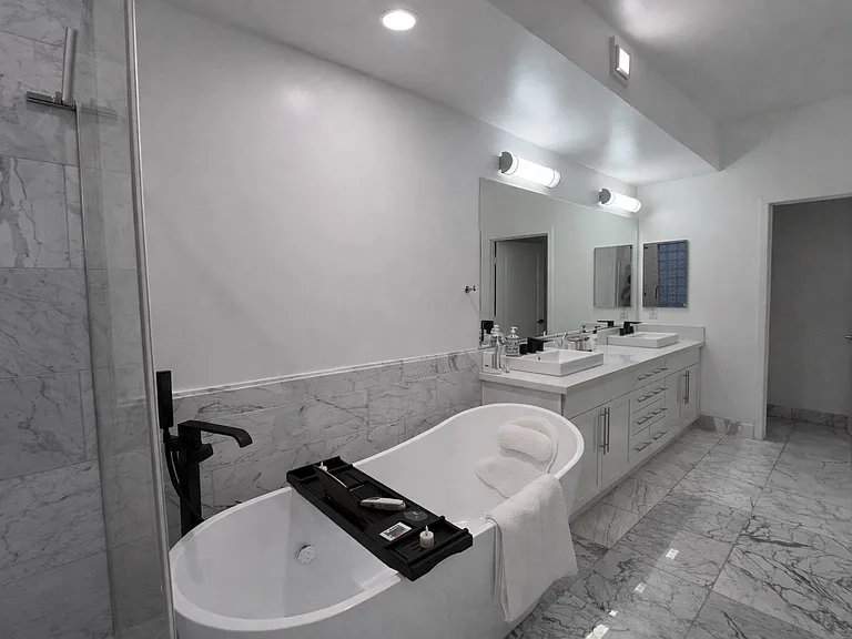 300 E 4th St #402 — Photo 14