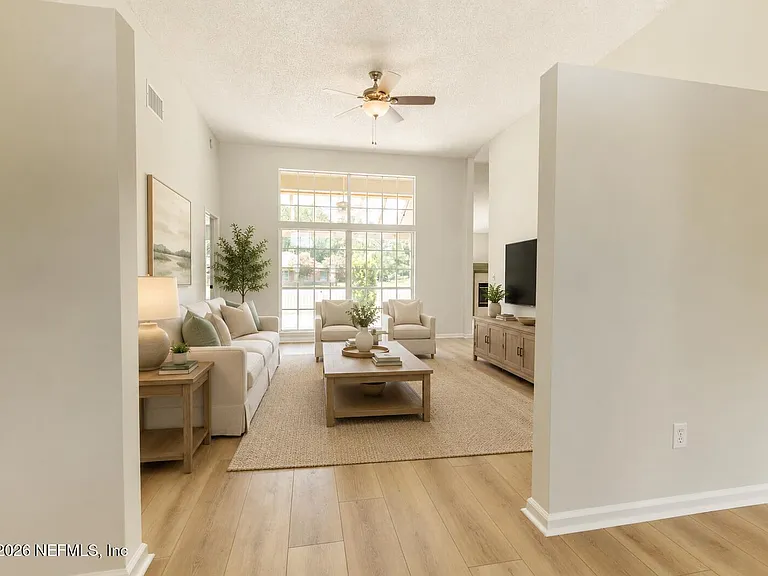 4635 Forest Glen Ct — Photo 2