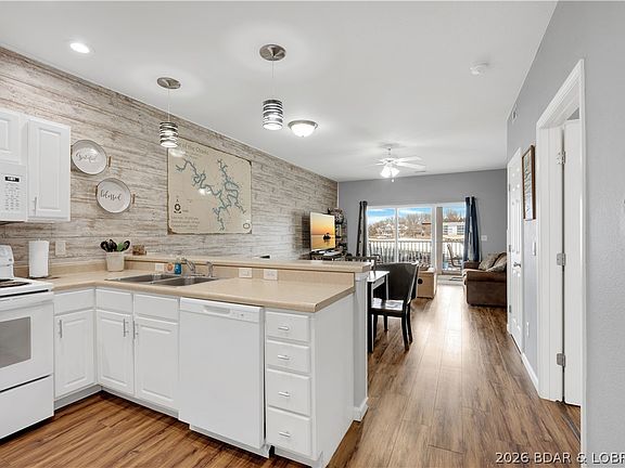 5th image of 4935 Robins Cir #213