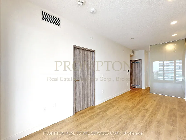 95 McMahon Dr #1601 — Photo 9