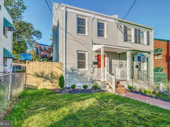 27 47th St SE, Washington, DC 20019