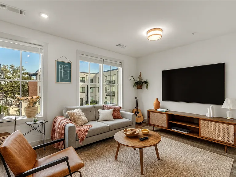 The Lowe — Photo 10