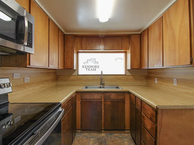 1615 Stevens Dr — Photo 3