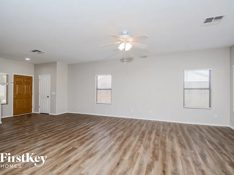 3606 N 129th Ave — Photo 3