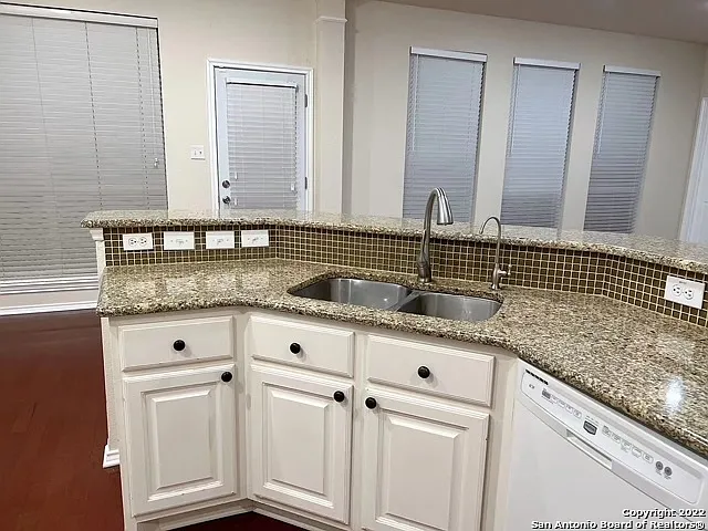 1321 Holmes Ln — Photo 13