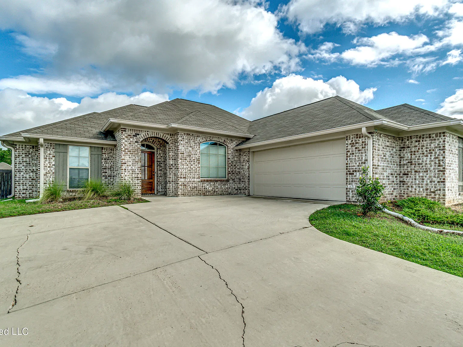 3 bed, 2.0 bath, 1569 sqft, $2,300 — Photo 1