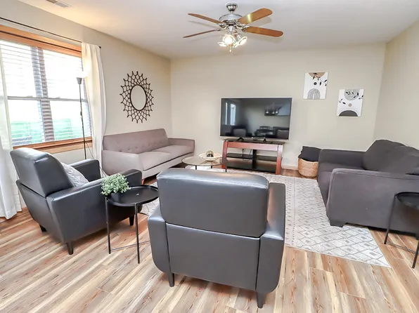 3530 McLaughlin Dr, Lincoln, NE 68516