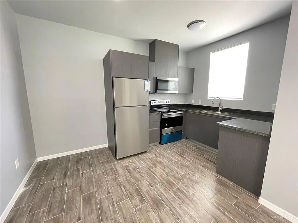 2 bed, 2.0 bath, 757 sqft, $800 — Photo 3