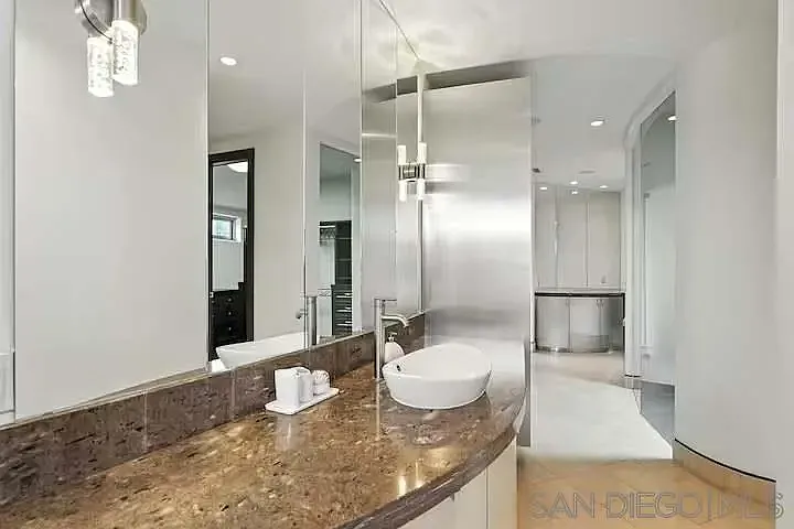 1676 Plum St — Photo 35