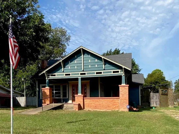 402 S Runnels St, De Kalb, TX 75559