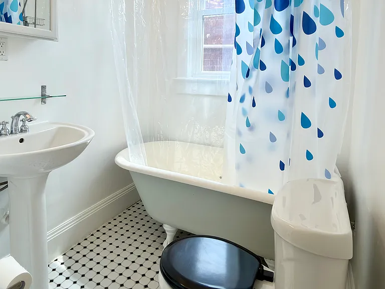 bathroom with clawfoot tub