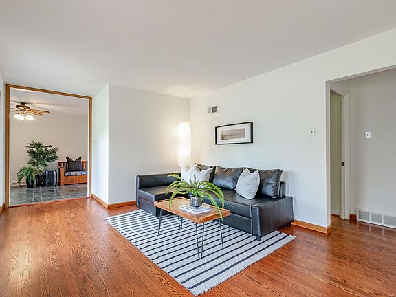 2nd image of 13 Country Squire Ln