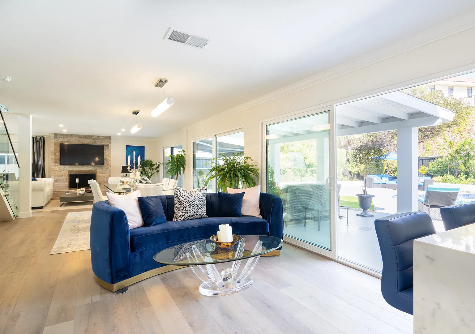 Stunning New Designer Home Better than 5* Hotel — Photo 4