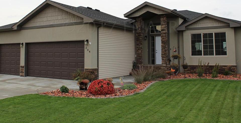 1st image of 204 30th Ave E