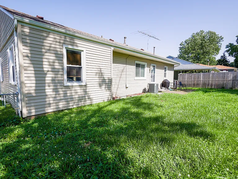 405 Hawthorne St — Photo 17