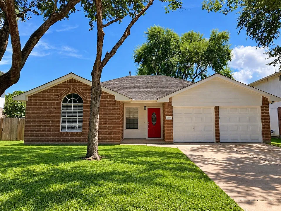 1827 Oak Ridge Dr