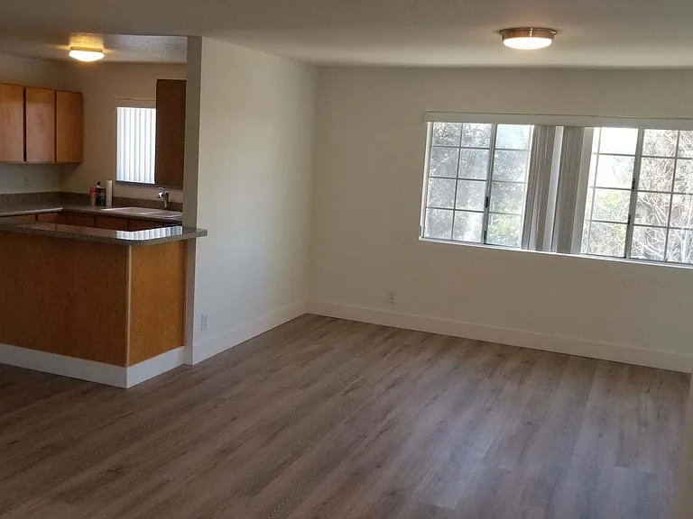 308 N Kenwood St #C — Photo 13