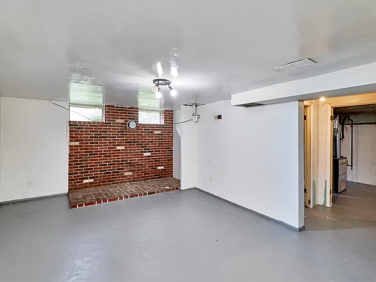 1495 Tremont Dr — Photo 31