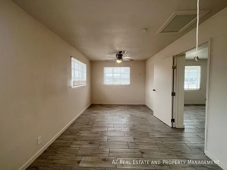 2233 E Wood St — Photo 12