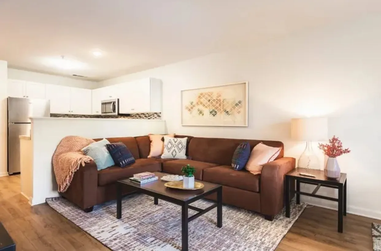 4 bed, 354 sqft, $795 — Photo 3