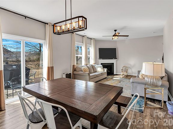 5th image of 124 Sequoia Forest Dr
