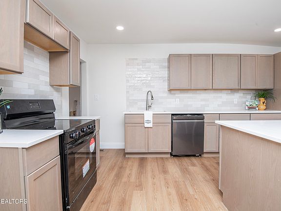 3rd image of 4730 Rochat Dr