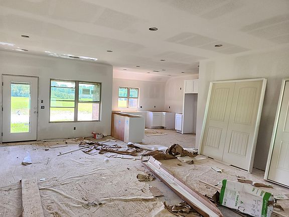 5th image of 308 Walker Rd