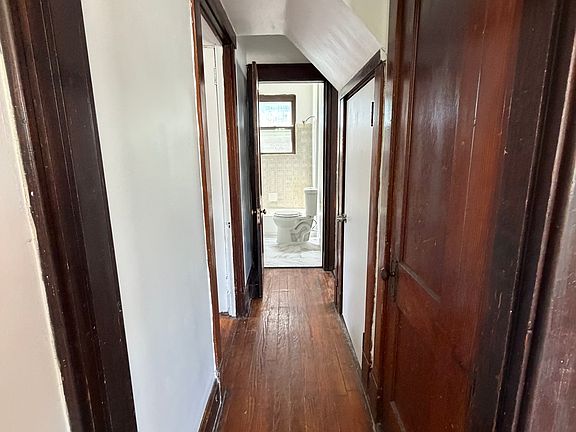 4th image of 345 Crestline Ave