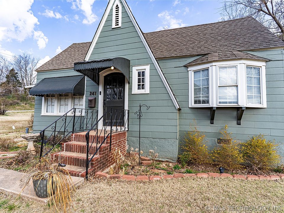 1st image of 247 W 11th Ave