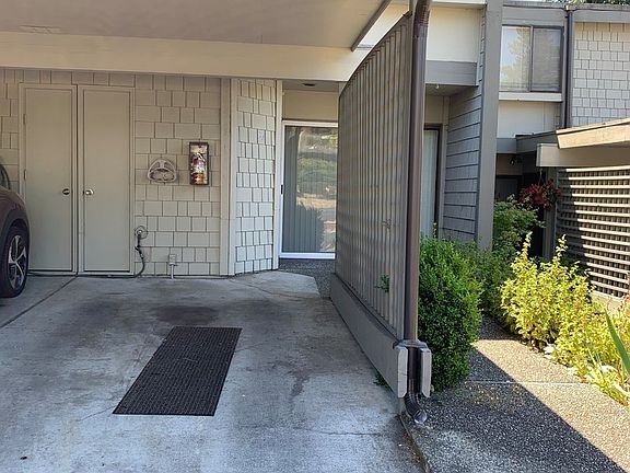 3rd image of 22701 Lakeview Dr APT D4