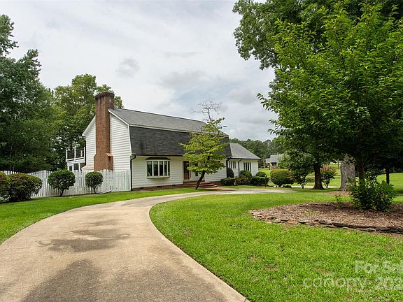 4th image of 8025 Muirfield Dr