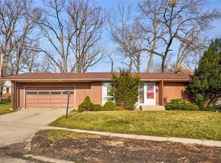 3841 Falbrook Dr NE, Cedar Rapids, IA 52402